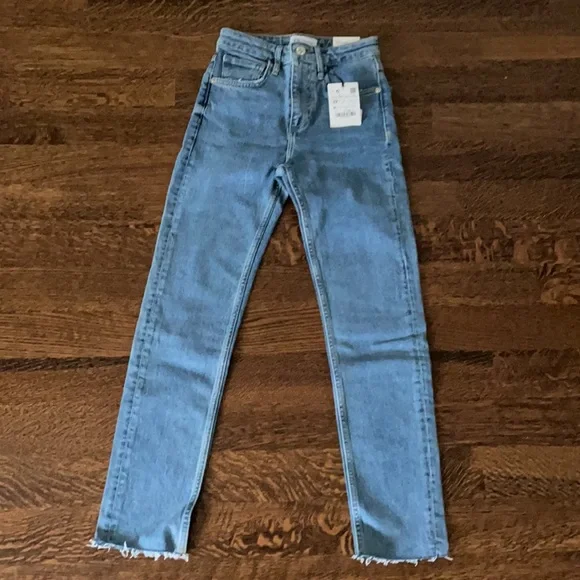 Zara Hi-Rise Ankle Length Light Wash Jeans - Picture 3 of 3